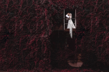 Amazing scene from a wedding day captured by Laura Žygė